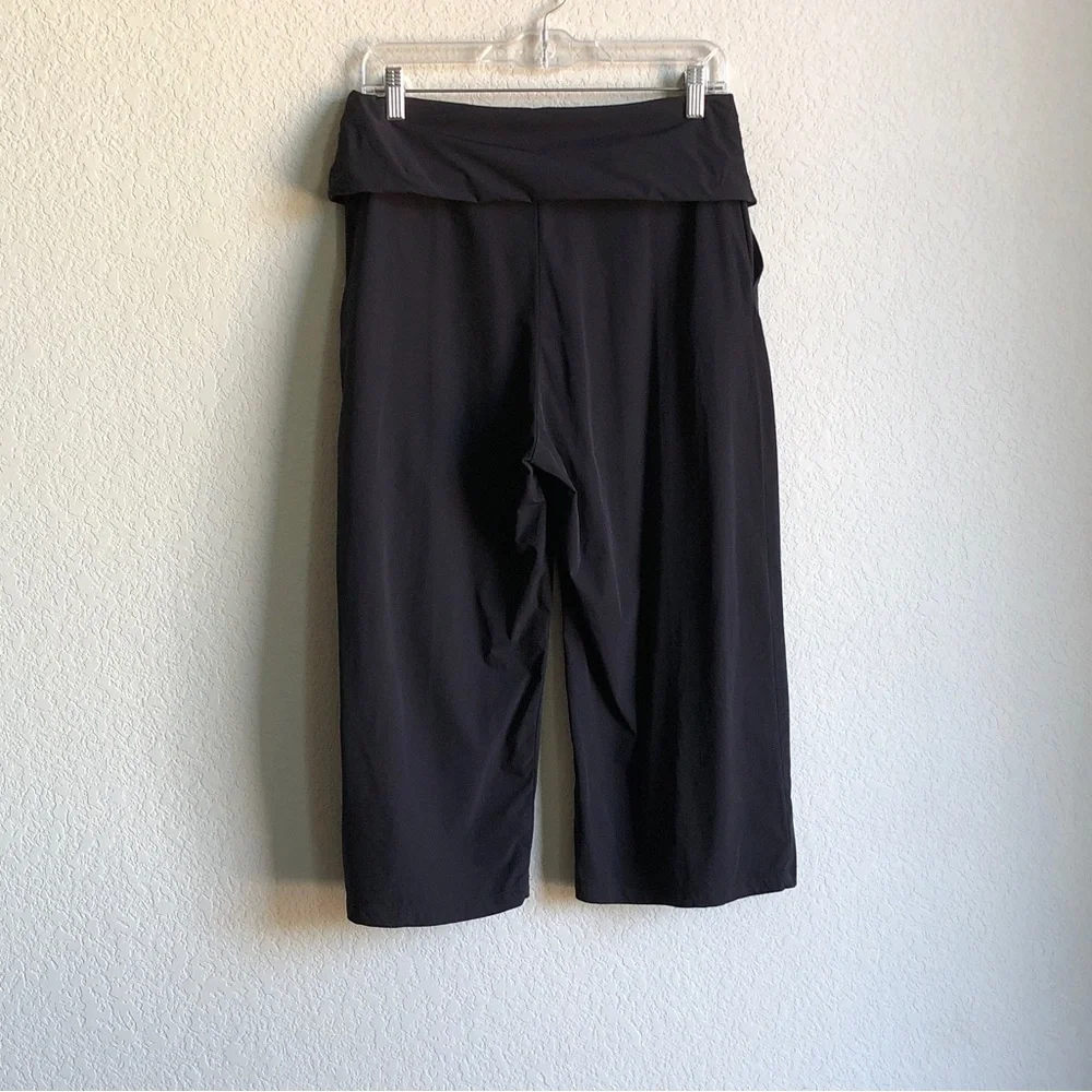 Nike Womens Bliss Studio Pants Foldover Capris Culottes Black